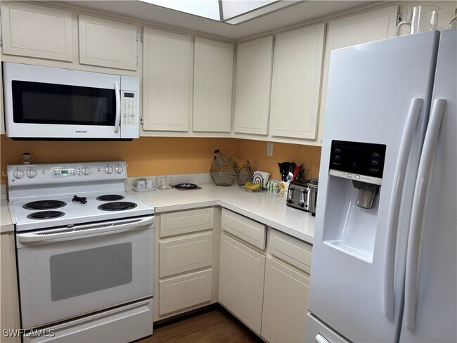 Building Photo - 4117 SE 19th Pl