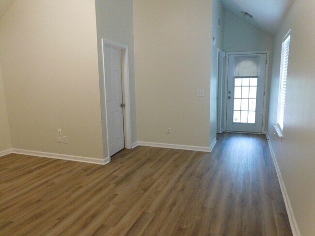 Building Photo - 330 Barshay Dr