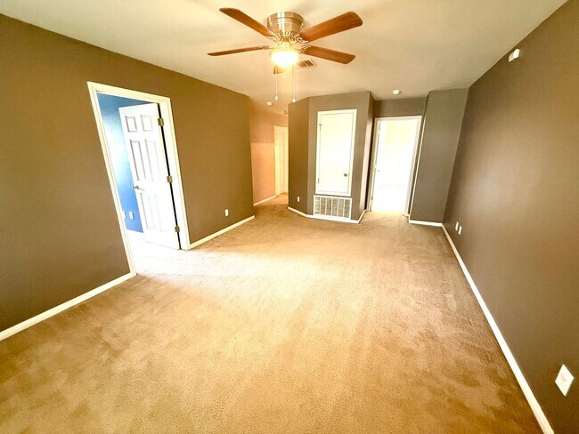 Building Photo - 842 Windhurst