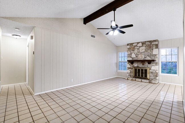 Building Photo - ***MOVE-IN SPECIAL: TWO WEEKS FREE***Single-Story Retreat with Versatile Spaces in Established Ne...