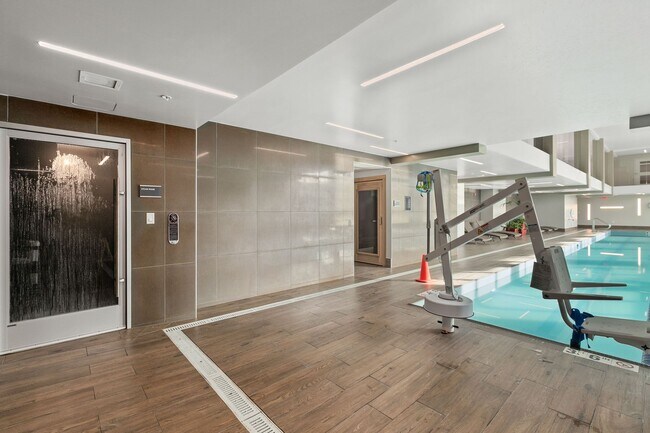 Building Photo - Stellar Denny Triangle Luxury Condo