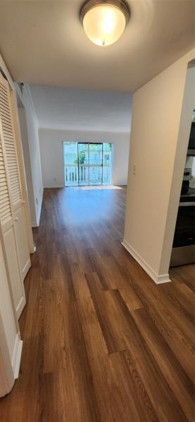 Building Photo - 15221 NE 6th Ave