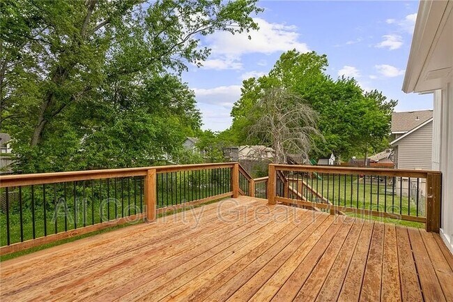 Building Photo - 1917 E Stratford Rd