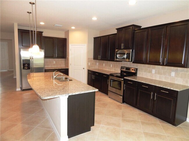Building Photo - 15302 Las Olas Pl