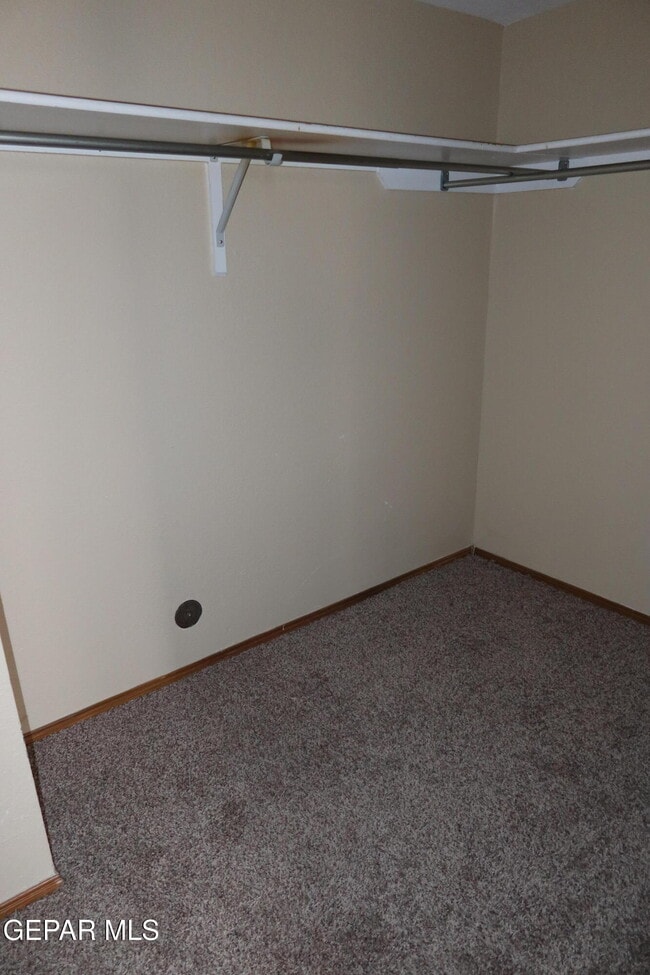 Building Photo - 1137 W Bend Ln