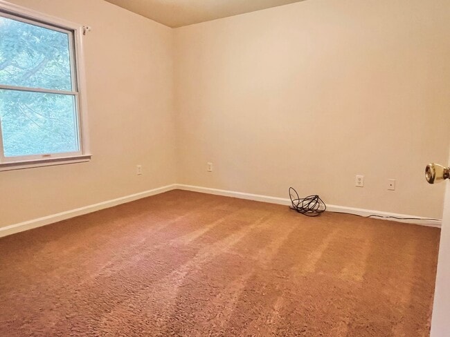 Building Photo - 8+ PRIVATE ACRES - KING GEORGE