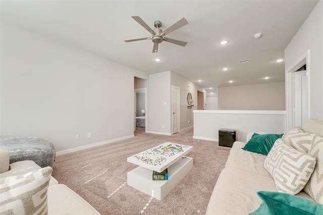 Building Photo - 211 Coyote Creek Dr