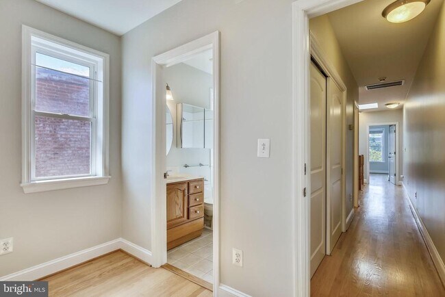 Building Photo - 119 N Peyton St