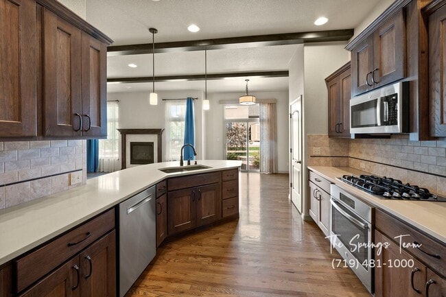 Building Photo - BEAUTIFUL 4BD + OFFICE MAIN-LEVEL LIVING H...