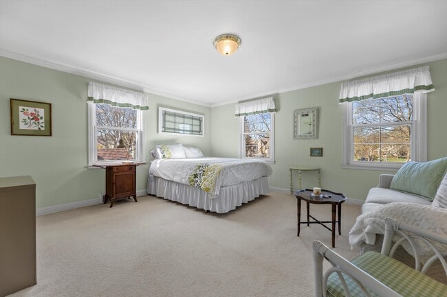 Building Photo - 5457 N Berkeley Blvd