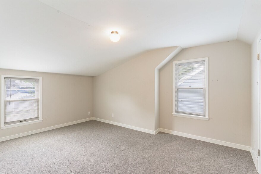 Building Photo - 1270 Hubbard Ave