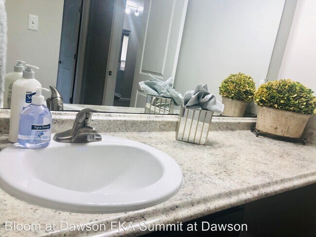 Building Photo - 1400 Chase Ln