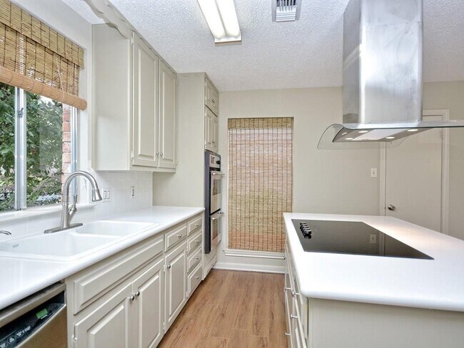 Building Photo - 4700 Trail W Dr