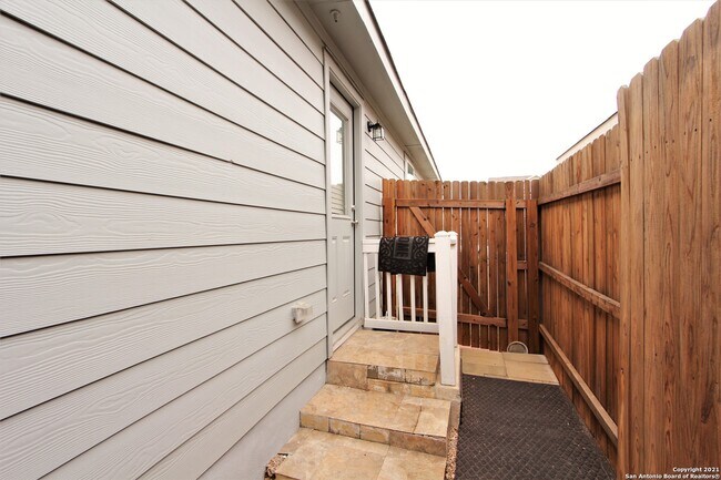 Building Photo - 11314 Babcock Bnd