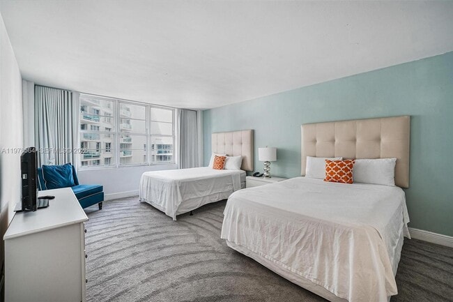 Building Photo - 5101 Collins Ave