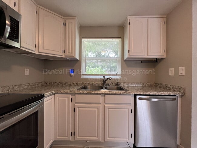 Building Photo - 224 Lakewood Dr