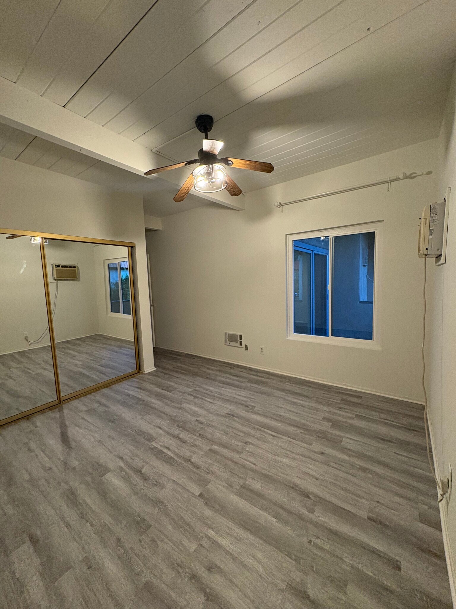 Building Photo - 12014 Kling St
