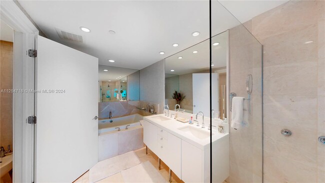 Building Photo - 17001 Collins Ave