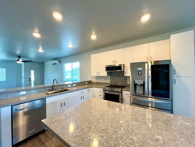 Building Photo - Hoopili: 4 bed, 2.5 Bath House with 2 Car ...