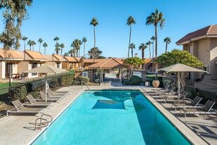Building Photo - Royal Palms