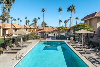 Building Photo - Royal Palms