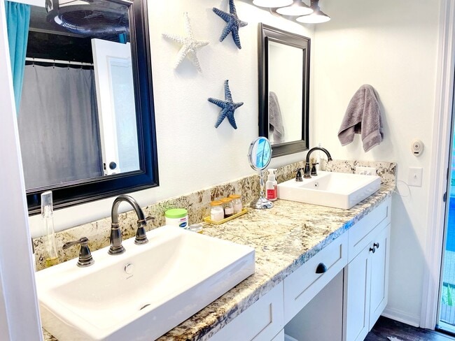 Building Photo - Wailuku Heights Executive Style 3Bed/2Bath Furnished Upstairs Home - Pool w/ cabanas - Most Utili...