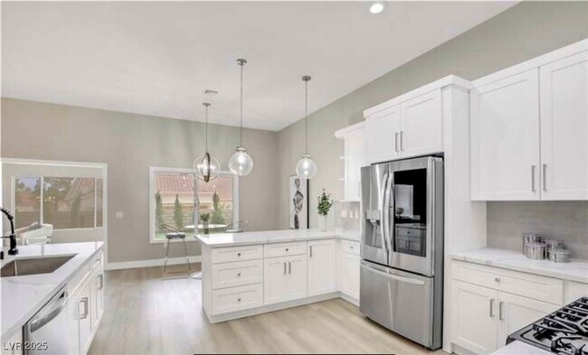 Building Photo - 2608 Desert Sands Dr