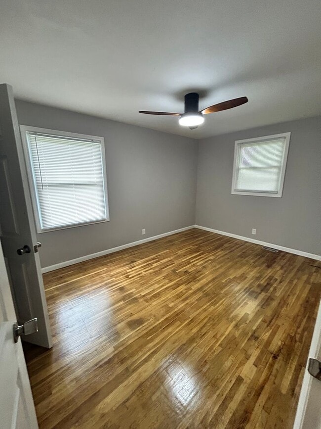 Building Photo - Three Bedroom Two Bath Home