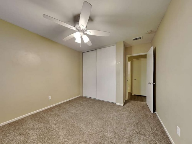 Building Photo - 784 E Turmont St