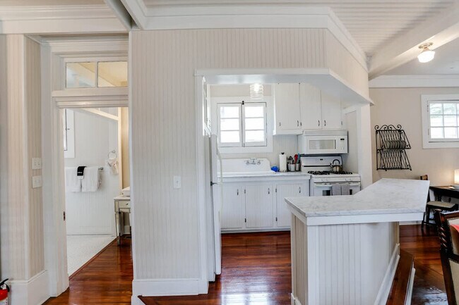 Building Photo - 916 Howard St