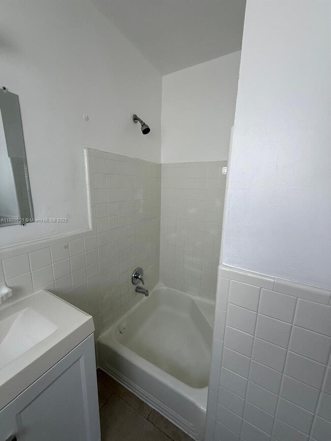 Building Photo - 7155 Rue Notre Dame