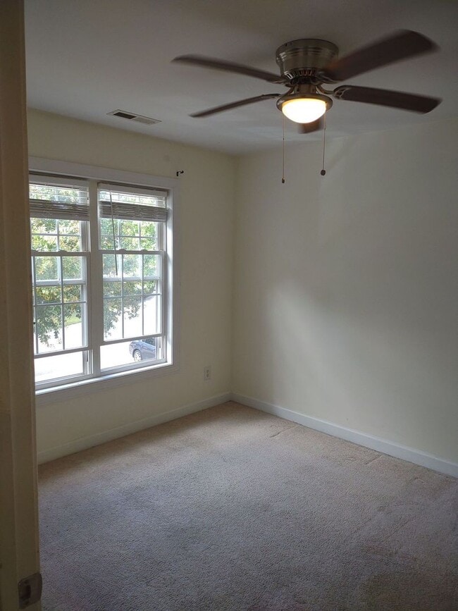 Building Photo - Lovely 3 Bedroom House | Great Location!- NO MOVE IN FEES!!!