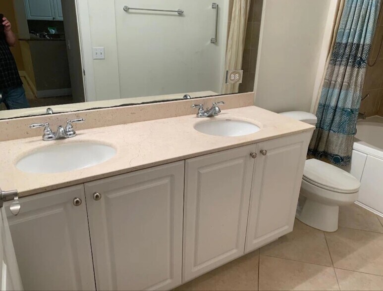 Bathroom - 1109 Renaissance Way