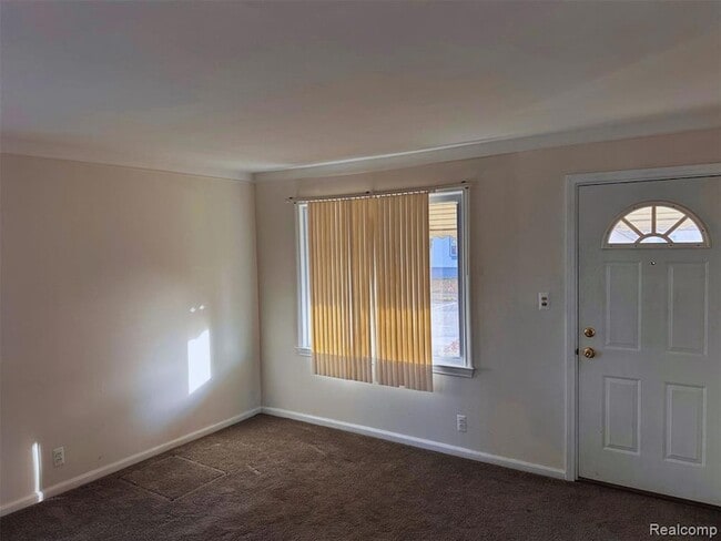 Building Photo - 110 Hamata Ave