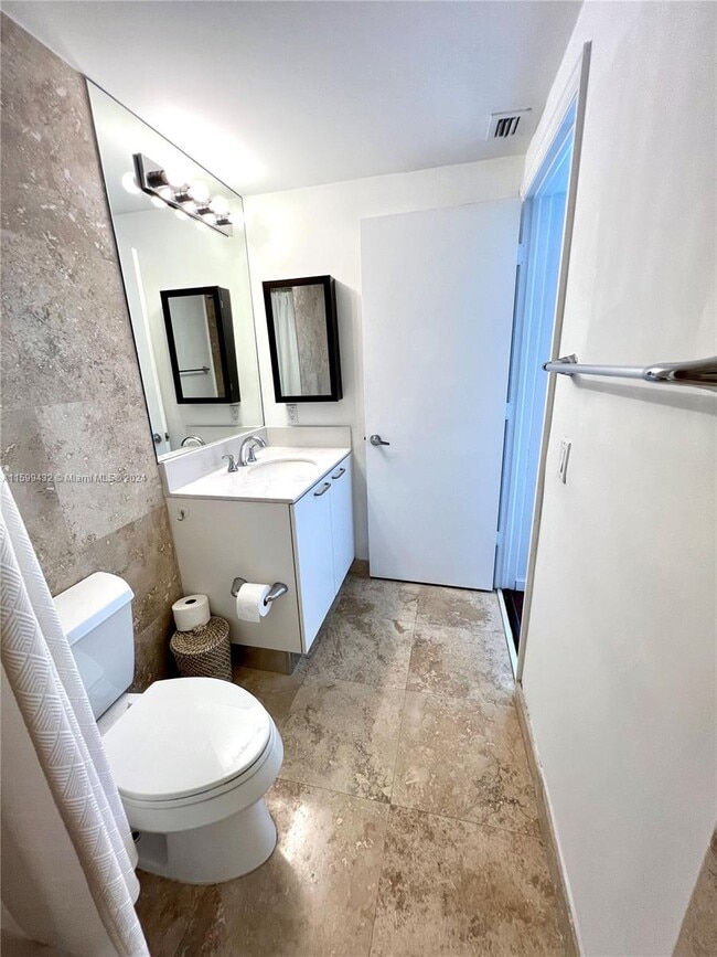 Building Photo - 1650 Brickell Ave