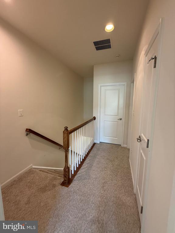 Building Photo - 123 Streamview Dr