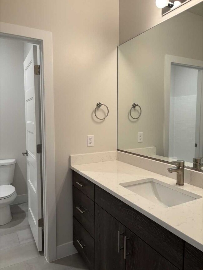 Building Photo - Crimson Park Townhome!