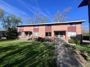 Building Photo - Remodeled - Two Bedroom Townhome on the NE Side of Grand Rapids