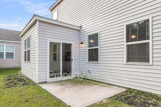 Building Photo - 641 Silver Spruce St