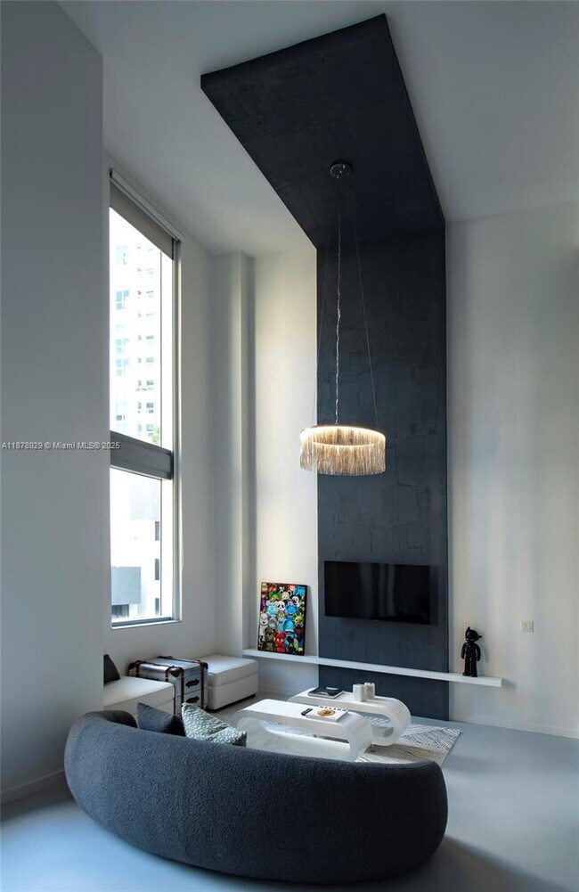 Building Photo - 1060 Brickell Ave