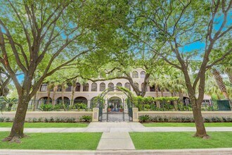 Building Photo - Exceptional 1 bed/1bath loft-style unit in...