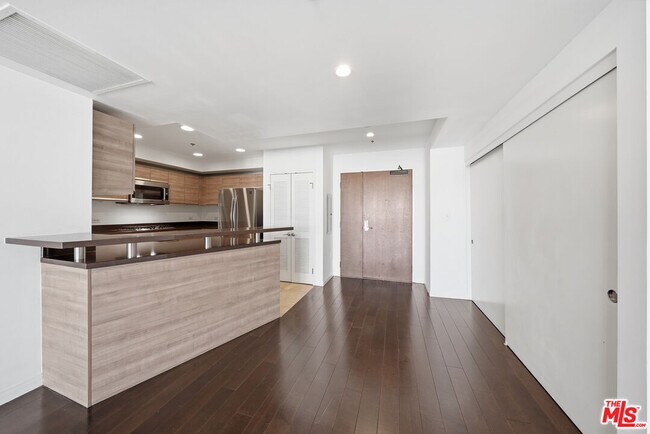 Building Photo - 3785 Wilshire Blvd