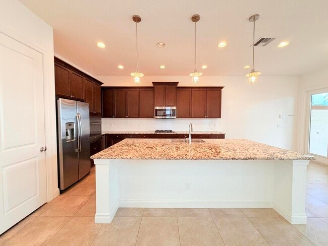 Building Photo - 2074 Dickens Terrace