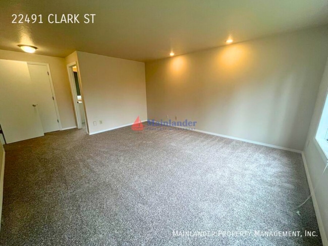 Building Photo - Beautifully Updated West Linn Home Near West Linn High School