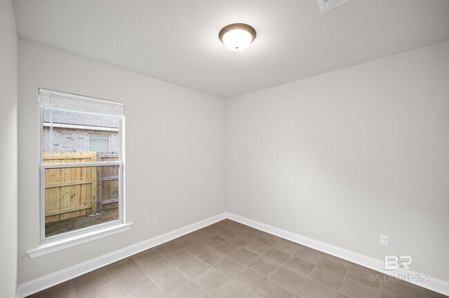 Building Photo - 421 Silage Dr