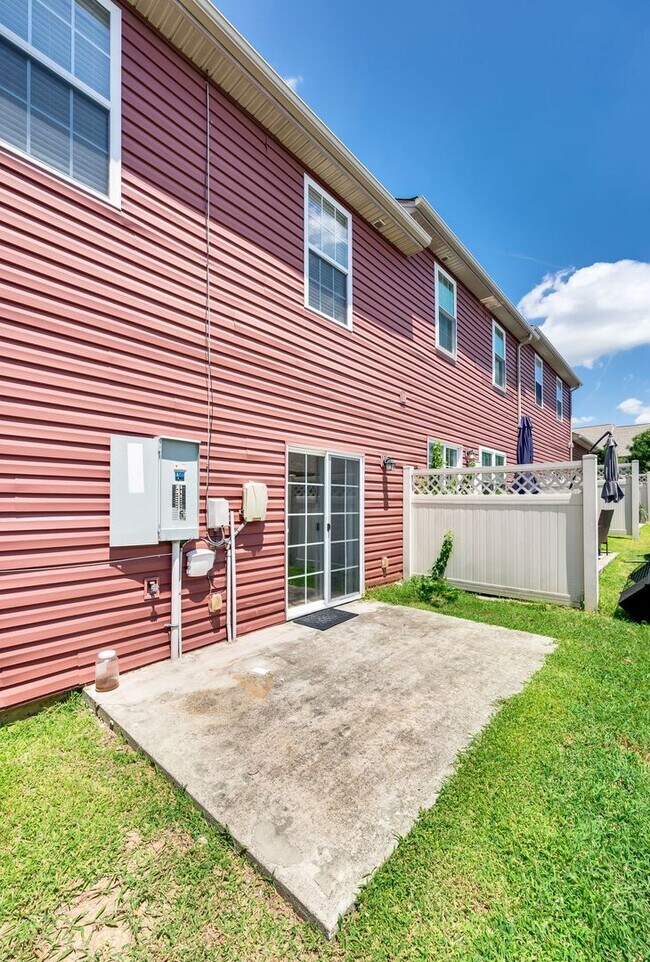 Building Photo - 8232 Rossi Rd