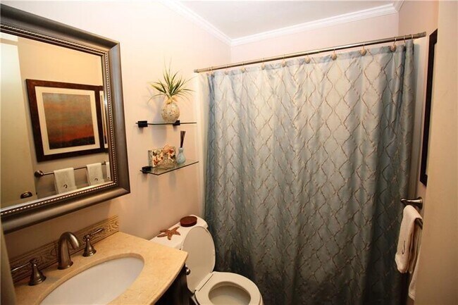 Building Photo - 3753 Evergreen Dr