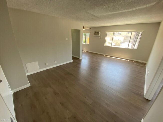 Building Photo - 1208 S Norton Ave