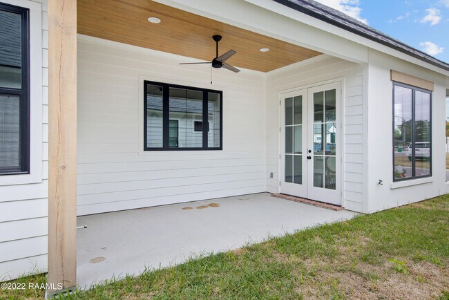 Building Photo - 103 Wishing Wl Dr