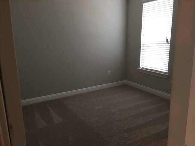 Building Photo - 9907 Quercia Dr